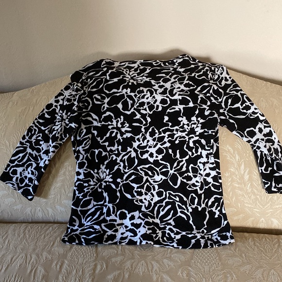 Jones New York Signature black and white floral top with three-quarter sleeves L - Picture 3 of 3
